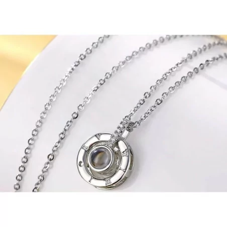 Collier avec inscription \"I Love You\" en 100 langues différentes