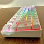 Clavier Gamer Mécanique Rechargeable SAREPO RGB 60% – Bluetooth, Sans Fil 2,4 GHz et Mode Filaire – Blue Switch Black/White